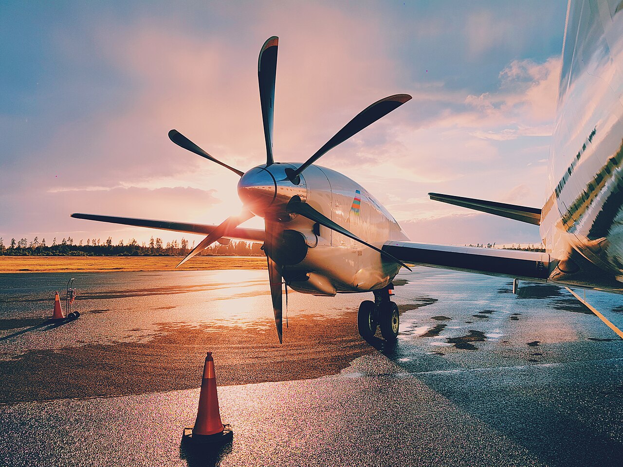 Sunset with a Saab 2000 ^travel - Flickr - Moody Fotografi.jpg